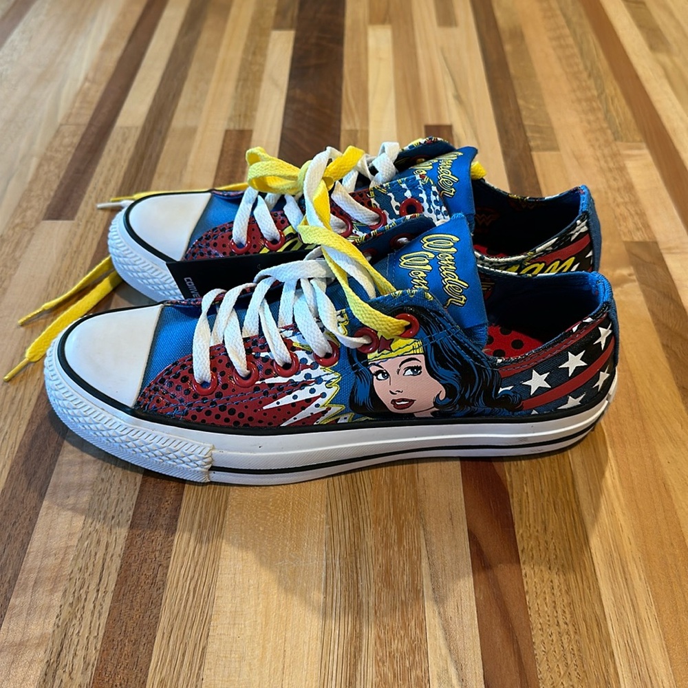 🔥RARE!!!!!!!🔥 Limited Edition Converse x DC  Wonder Woman (men’s sz 5 wmn sz 7)